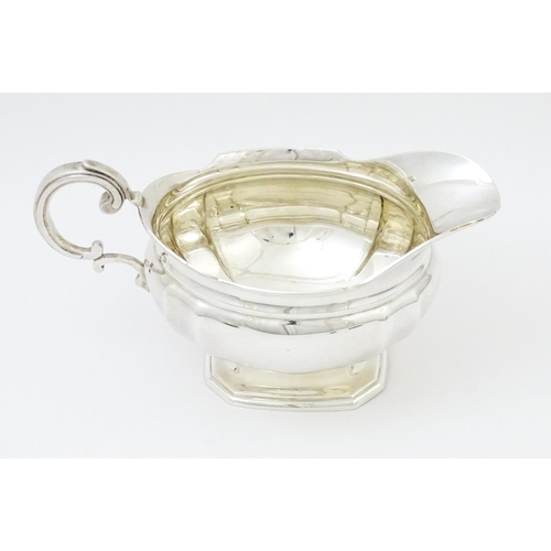 397 - A silver sauce boat hallmarked Sheffield 1938, maker Roberts & Belk Ltd. retailed by Goldsmiths & Si... 