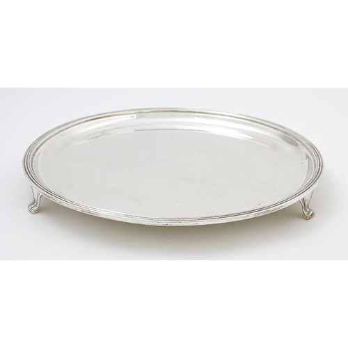 448 - A silver salver / card tray hallmarked London 1946, maker Edward Barnard & Sons Ltd. Approx. 8