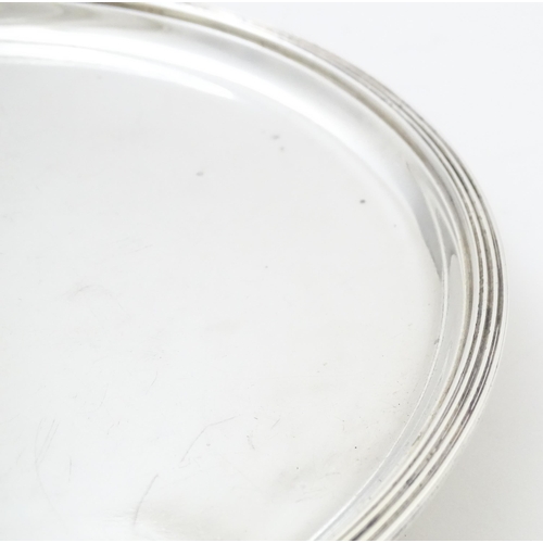 448 - A silver salver / card tray hallmarked London 1946, maker Edward Barnard & Sons Ltd. Approx. 8