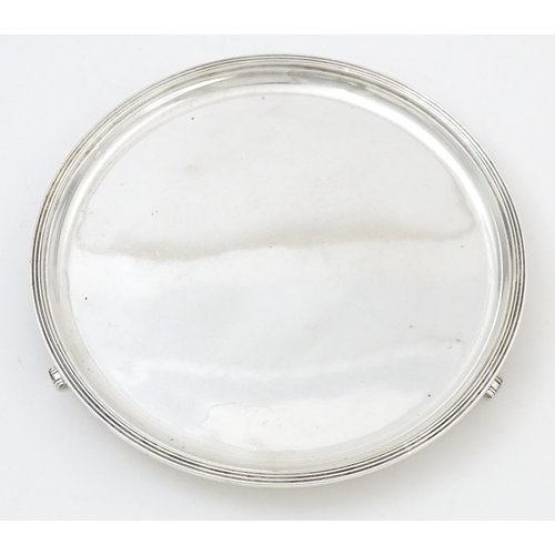 448 - A silver salver / card tray hallmarked London 1946, maker Edward Barnard & Sons Ltd. Approx. 8