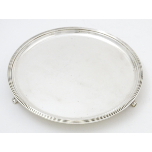 448 - A silver salver / card tray hallmarked London 1946, maker Edward Barnard & Sons Ltd. Approx. 8