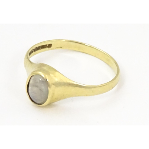 828 - A 9ct gold ring set with central moonstone. Ring size approx. M