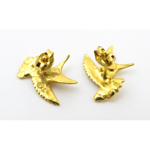 864 - Assorted earrings to include 9ct gold, yellow metal and gilt metal examples