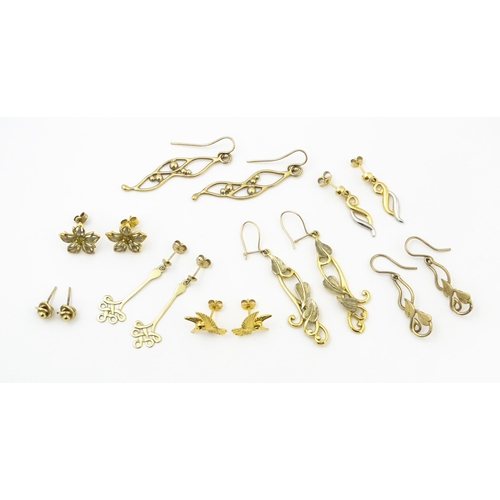 864 - Assorted earrings to include 9ct gold, yellow metal and gilt metal examples