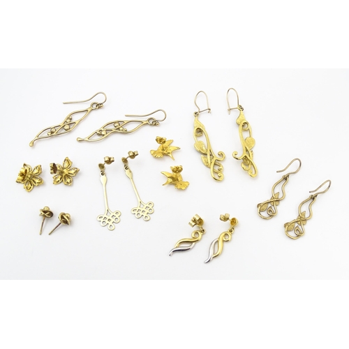 864 - Assorted earrings to include 9ct gold, yellow metal and gilt metal examples