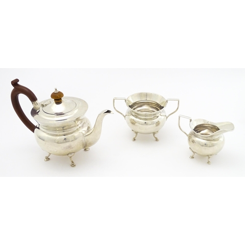 275 - A silver three piece Batchelors tea set comprising teapot, sugar bowl and milk jug. Hallmarked Birmi... 