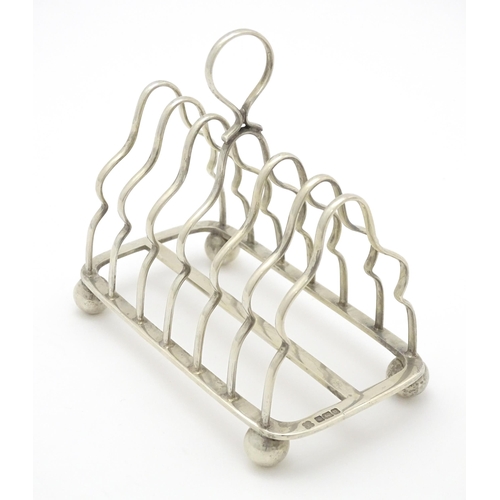 278 - A silver seven bar toast rack hallmarked Sheffield 1913, maker Martin, Hall & Co. Approx. 5