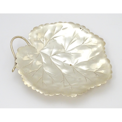 297 - A silver dish of leaf form hallmarked London 1901, maker Heath & Middleton and stamped 16021. Approx... 