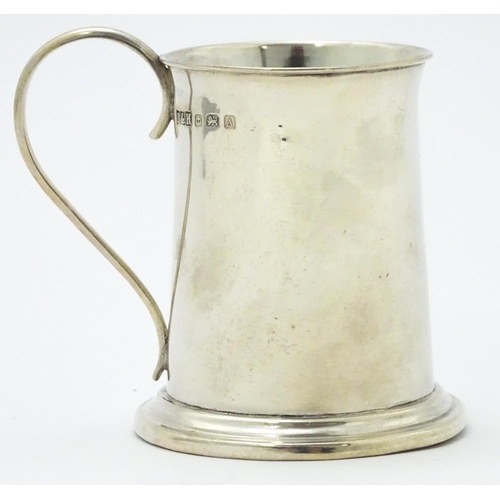 307 - A silver mug / tankard hallmarked Birmingham 1925, maker Deykin & Harrison. Approx. 3 1/4