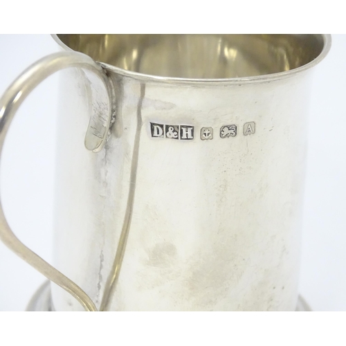 307 - A silver mug / tankard hallmarked Birmingham 1925, maker Deykin & Harrison. Approx. 3 1/4