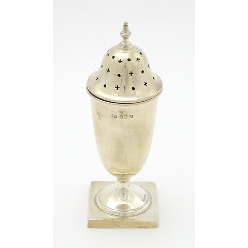 309 - A silver sugar caster hallmarked Sheffield 1959, maker Viner's Ltd. Approx. 5 3/4