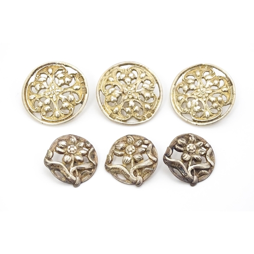 313 - Three silver buttons with Art Nouveau floral detail, hallmarked Birmingham 1904, maker Adie Lovekin ... 