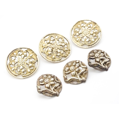 313 - Three silver buttons with Art Nouveau floral detail, hallmarked Birmingham 1904, maker Adie Lovekin ... 