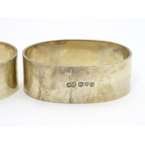 335 - A pair of silver napkin rings of oval form hallmarked Chester 1954, maker Arthur Creighton. (2)