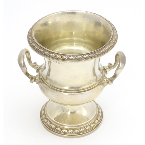 337 - A small silver vase of Classical urn form hallmarked London 1949, maker Adie Brothers Ltd. Approx. 3... 