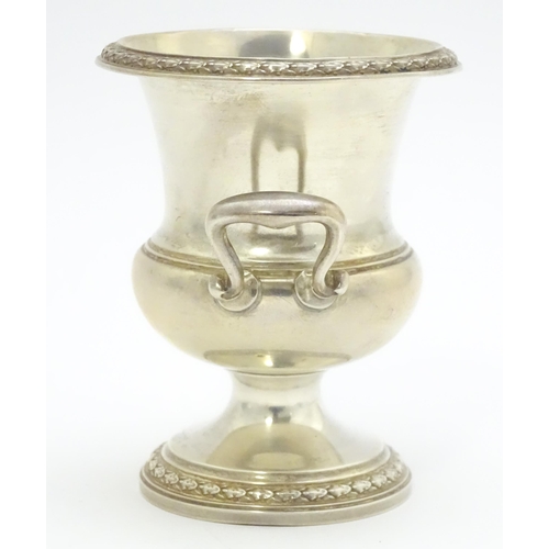 337 - A small silver vase of Classical urn form hallmarked London 1949, maker Adie Brothers Ltd. Approx. 3... 