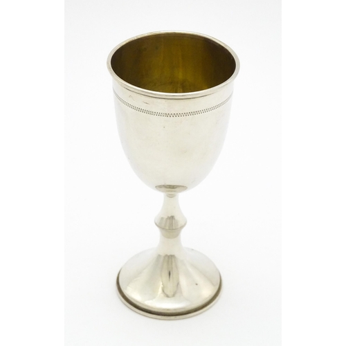 341 - A silver pedestal cup / goblet hallmarked London 1927, maker Rosenzweig, Taitelbaum & Co. Approx. 5 ... 