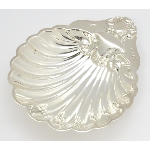 347 - A silver butter dish of scallop shell form hallmarked London 1977 with Silver Jubilee mark, maker A.... 