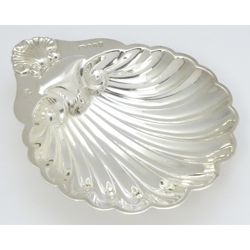 347 - A silver butter dish of scallop shell form hallmarked London 1977 with Silver Jubilee mark, maker A.... 