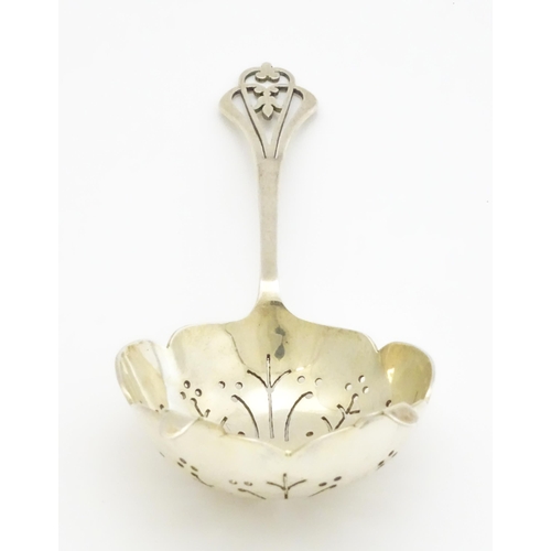 349 - A silver strainer and stand hallmarked Sheffield 1973, maker Francis Howard Ltd. Strainer approx. 5 ... 