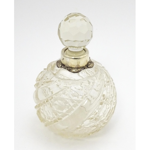 352A - An early 20thC cut glass scent / perfume bottle with silver mounts, maker Levi & Salaman. Approx. 5