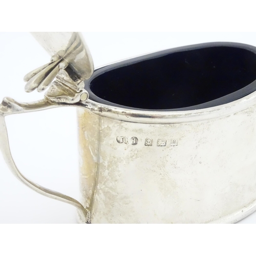 366 - A silver mustard pot with blue glass liner hallmarked Birmingham 1911, maker T H Hazlewood & Co. App... 