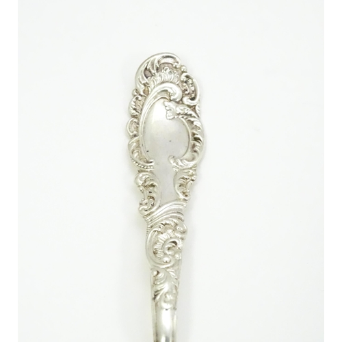 375 - A Victorian silver caddy spoon with leaf formed bowl, hallmarked Birmingham 1898, maker Joseph Glost... 