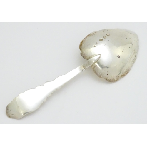 375 - A Victorian silver caddy spoon with leaf formed bowl, hallmarked Birmingham 1898, maker Joseph Glost... 