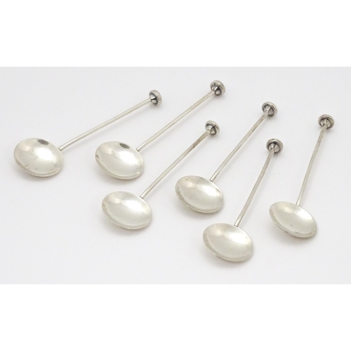 392 - Six silver coffee spoons hallmarked Birmingham 1928, maker Langstone Silverworks (Bernard Instone). ... 