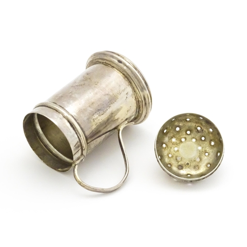 401 - A silver pepperette formed as a small flour shaker, hallmarked London 1814. Approx. 2 3/4