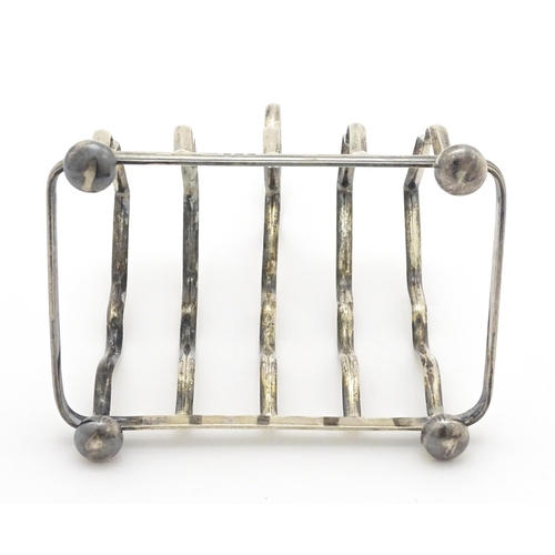 413 - A silver five bar toast rack hallmarked Birmingham 1912, maker Harold Bushell & Co. Approx. 4 1/2