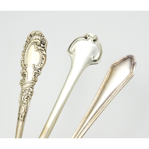 419 - Three assorted silver items to include a bread fork hallmarked Birmingham 1930, and two preserve spo... 