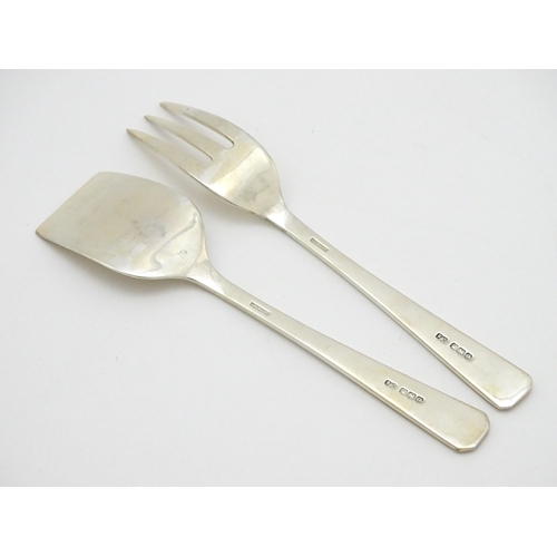 577 - A pair of Art Deco silver sweetmeat servers hallmarked Sheffield 1945, maker Frank Cobb & Co. Ltd. C... 