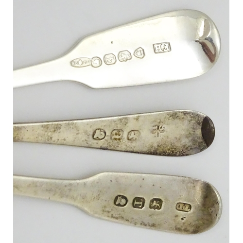 592 - A quantity of assorted Georgian and later salt spoons hallmarks to include London 1815, 1826, 1839, ... 