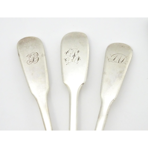 592 - A quantity of assorted Georgian and later salt spoons hallmarks to include London 1815, 1826, 1839, ... 