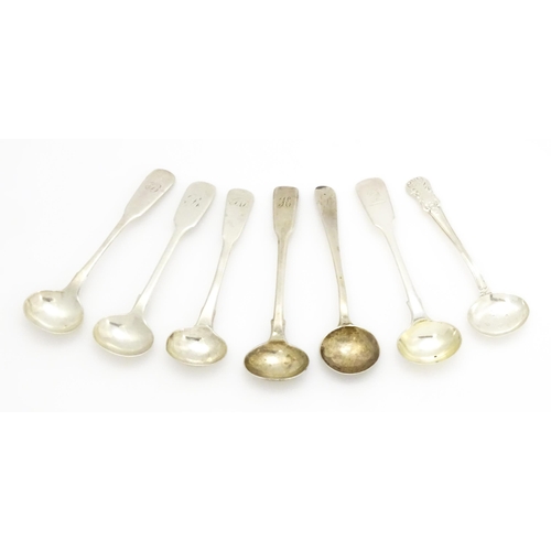 592 - A quantity of assorted Georgian and later salt spoons hallmarks to include London 1815, 1826, 1839, ... 