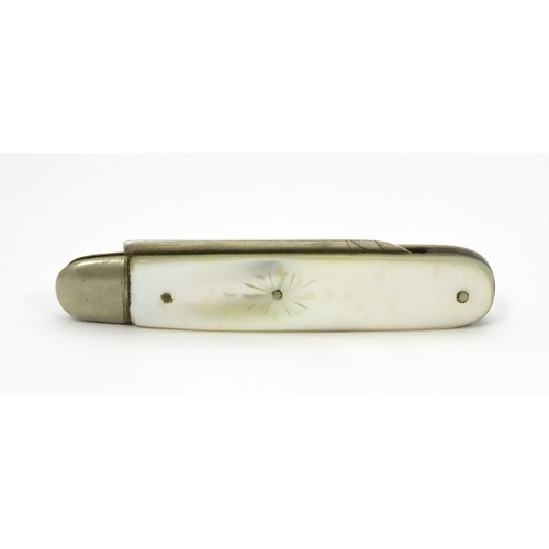 600 - A silver folding fruit knife with engraved mother of pearl handle, hallmarked Sheffield 1913, maker ... 