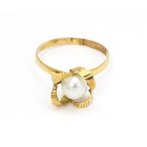 692 - A yellow gold ring set with central pearl Ring size approx. K