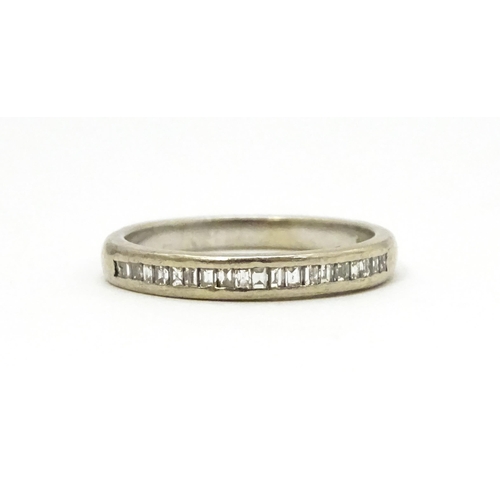 696 - An 18ct white gold ring set with approx. 20 diamonds. Ring size approx. M