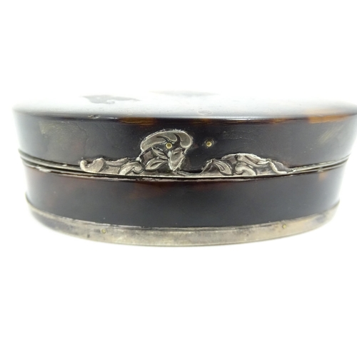 1169 - A 19thC tortoiseshell snuff box of oval form with silver plate mounts. Approx. 3 1/2