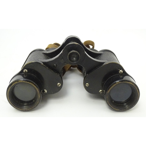 1180 - Militaria , WWI / First World War / World War One / WW1 : a cased pair of field binoculars by Ross, ... 