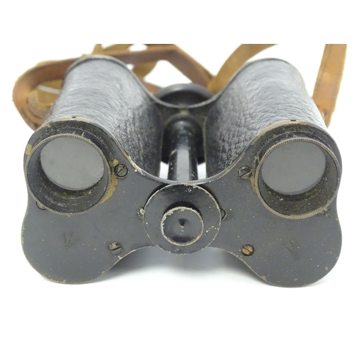 1180 - Militaria , WWI / First World War / World War One / WW1 : a cased pair of field binoculars by Ross, ... 