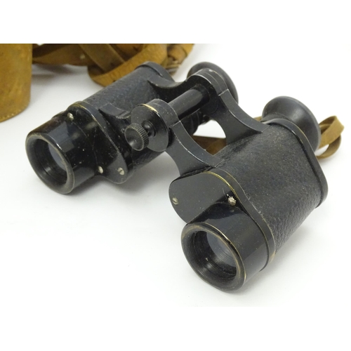 1180 - Militaria , WWI / First World War / World War One / WW1 : a cased pair of field binoculars by Ross, ... 