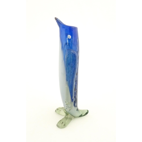 224 - A Murano style glass vase formed as a penguin. Approx. 11 3/4