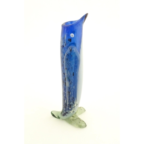 224 - A Murano style glass vase formed as a penguin. Approx. 11 3/4