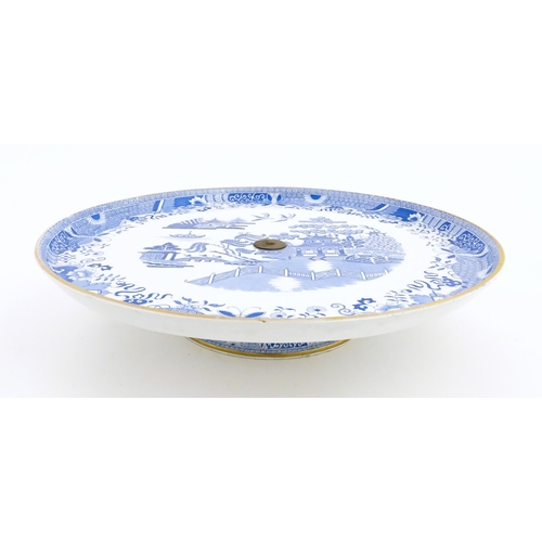 162 - A Copeland blue and white Lazy Susan stand decorated in the Willow pattern. Impressed mark under. Ap... 