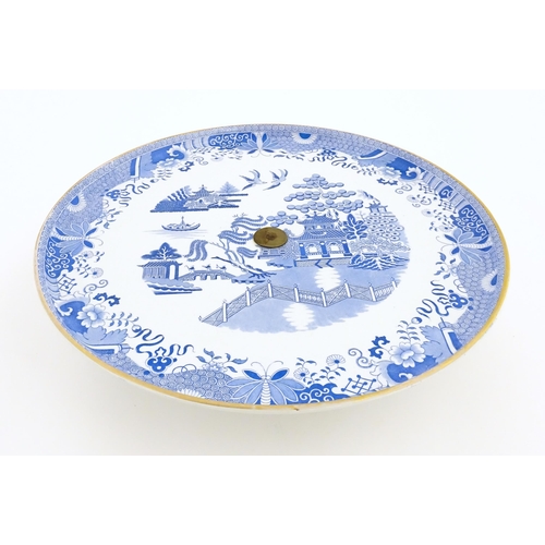 162 - A Copeland blue and white Lazy Susan stand decorated in the Willow pattern. Impressed mark under. Ap... 