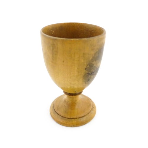 1147 - A 19thC Mauchline ware egg cup with a vignette depicting Inveraray. Approx. 2 3/4