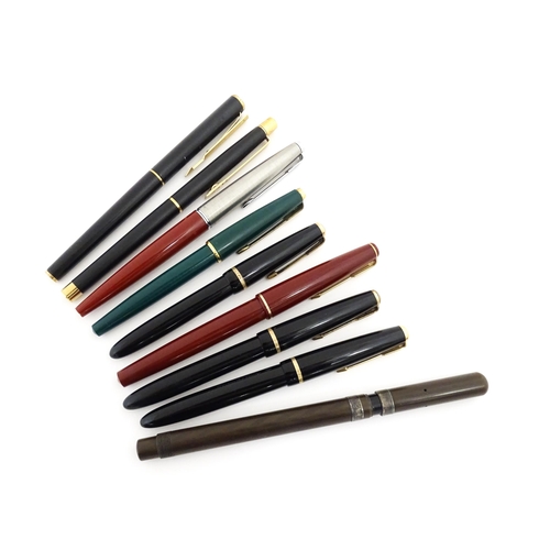 1220 - A quantity of 20thC fountain pens, comprising seven examples by Parker (including two Slimfold pens ... 