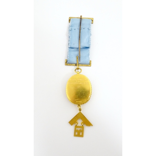 1227 - Masonic / Freemasonry Interest: A Scottish 15ct gold and gilt metal Masonic jewel, the central 15ct ... 